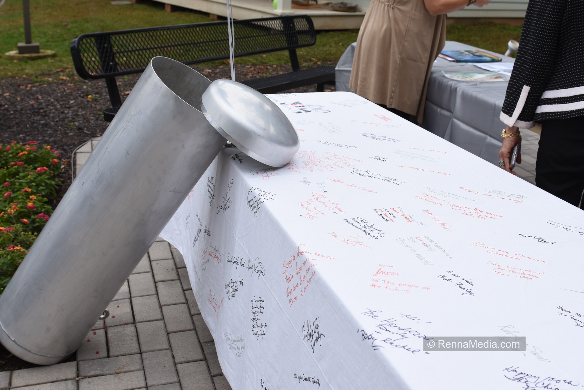 Mountainside Unveils Time Capsule from 1995