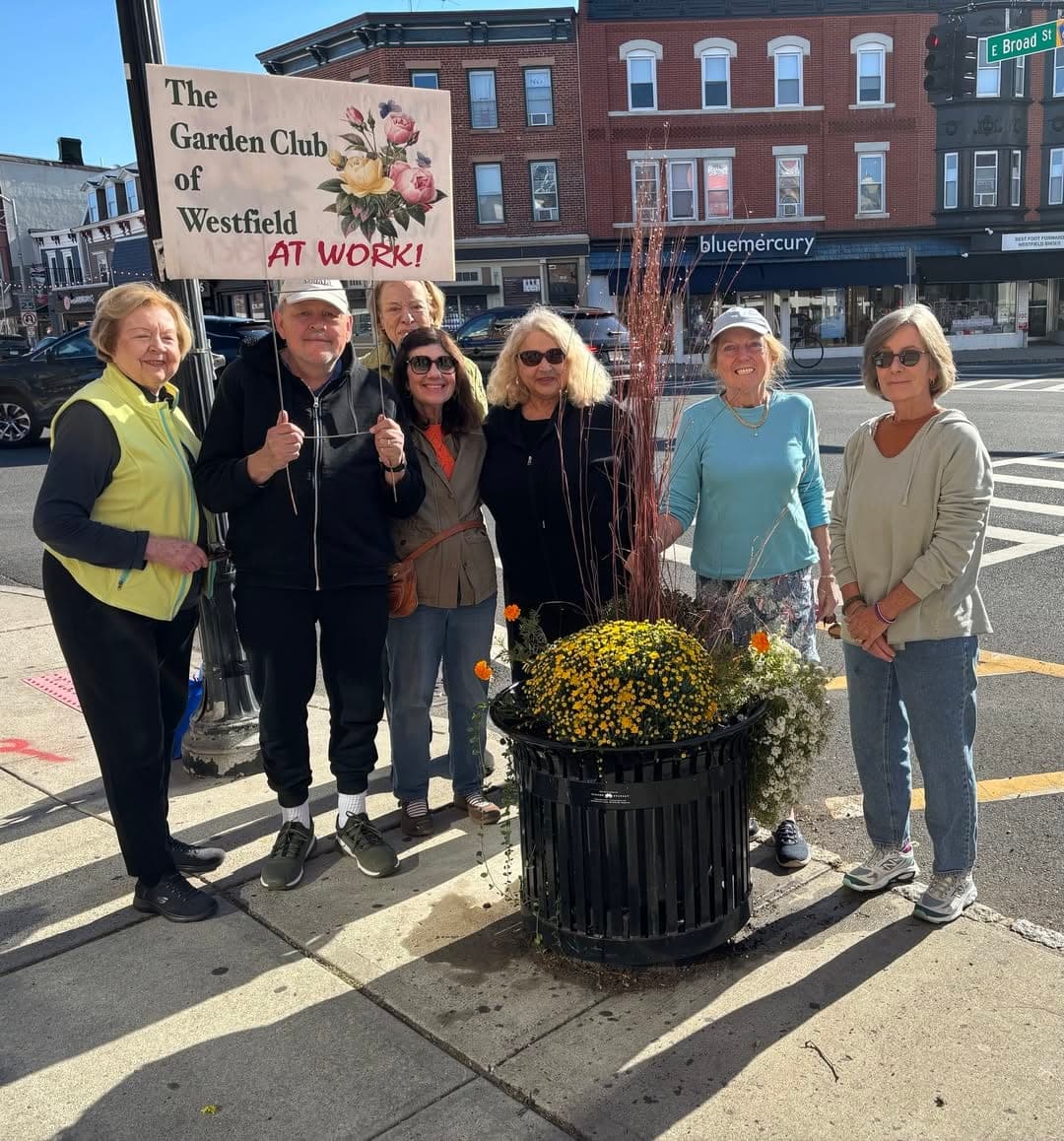 Pictured from left: Marilyn Bunting, Marnix Godschalk, Margaret Allen, Rosemary Shire, Joanne Mitchel, Kathleen Young and Cary Prisch.