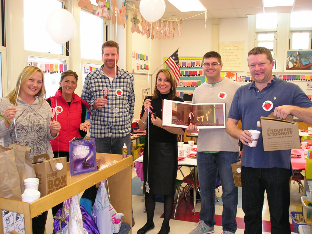 (above) Mr. Whitehall (far right) also helped with the refreshments along with Lincoln School parents (l-r) Melanie Schreiber, Danielle Ferrigno, Matthew Simms, Wendy Pickthall, and Jim Pitman.