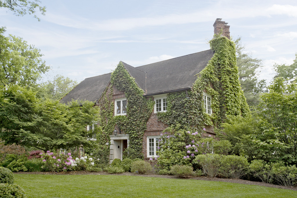 (above) Home Tour attendees will enjoy this beautifully renovated stately English Tudor situated on one of the town’s most prestigious avenues. Its splendid grounds include patios, outdoor fireplace, pool, pool house/game room, guest house and cabana.
