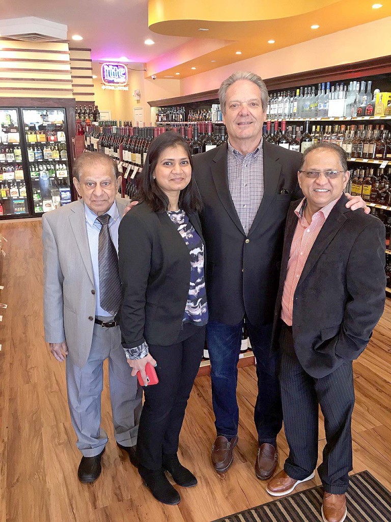 (above) Mrs. Jigisha Parekh and her family members with Mayor Woodruff.