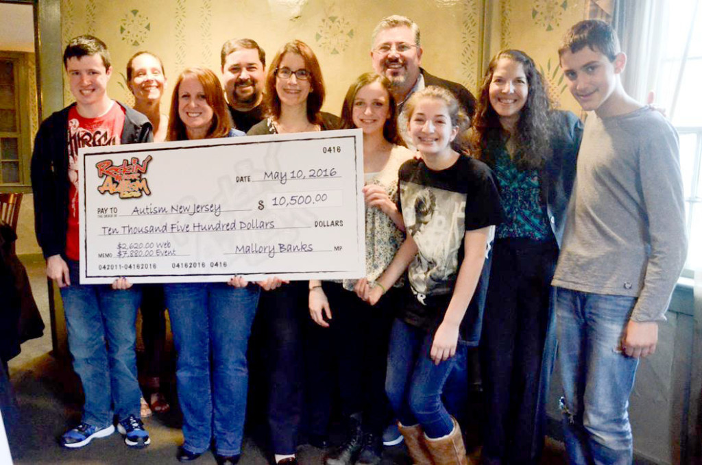 (above l-r) Ethan Banks; Vanessa White, Gina Banks, Eric Sokolsky, Ellen Schisler, Mallory Banks, Jeff Banks, Allie Weisser, Lisa Weisser, and Jake Samitt.