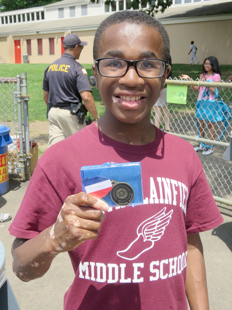 2015-2016 track meet medal winner